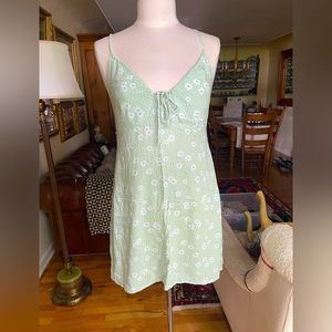 La Hearts green dress with white daisies and tie in the front